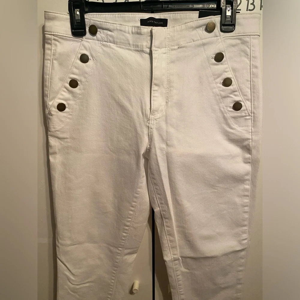 NWT - Ann Taylor White Skinny Jeans with Sailor Buttons - Sz 6 - Picture 3 of 9